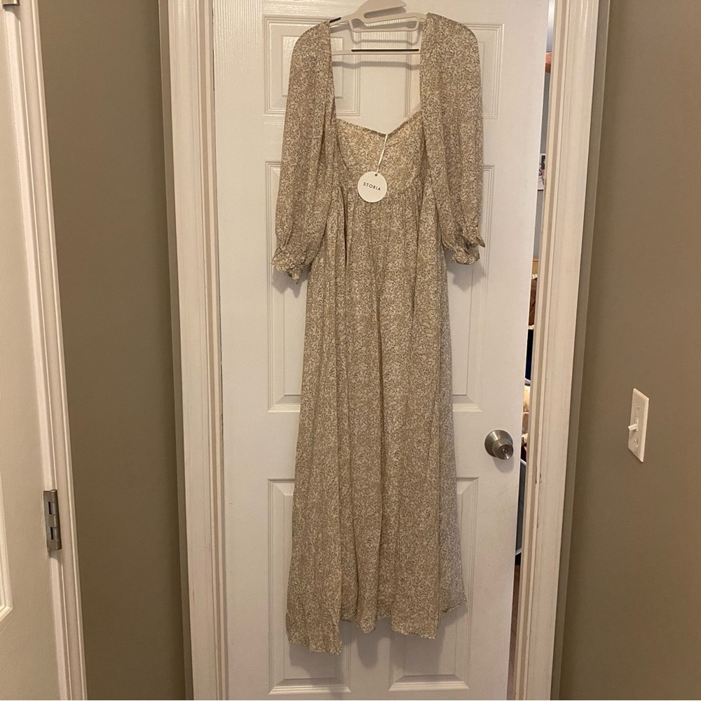 Storia Cream Floral Maxi Dress